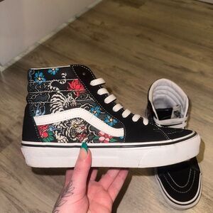 Tiger Floral sk8 hi vans